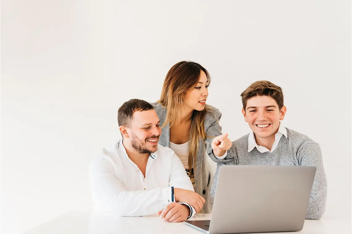 Conclusión Imagen que refleja el análisis detallado de la competencia realizado por Ampay Digital para estrategias empresariales.