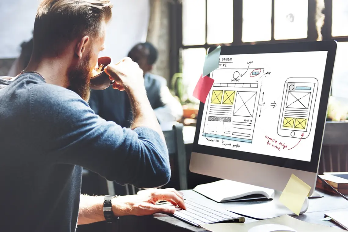 Análisis de competencia y seguimiento de tendencias Un gráfico que compara el rendimiento web de un sitio web con el de sus principales competidores.