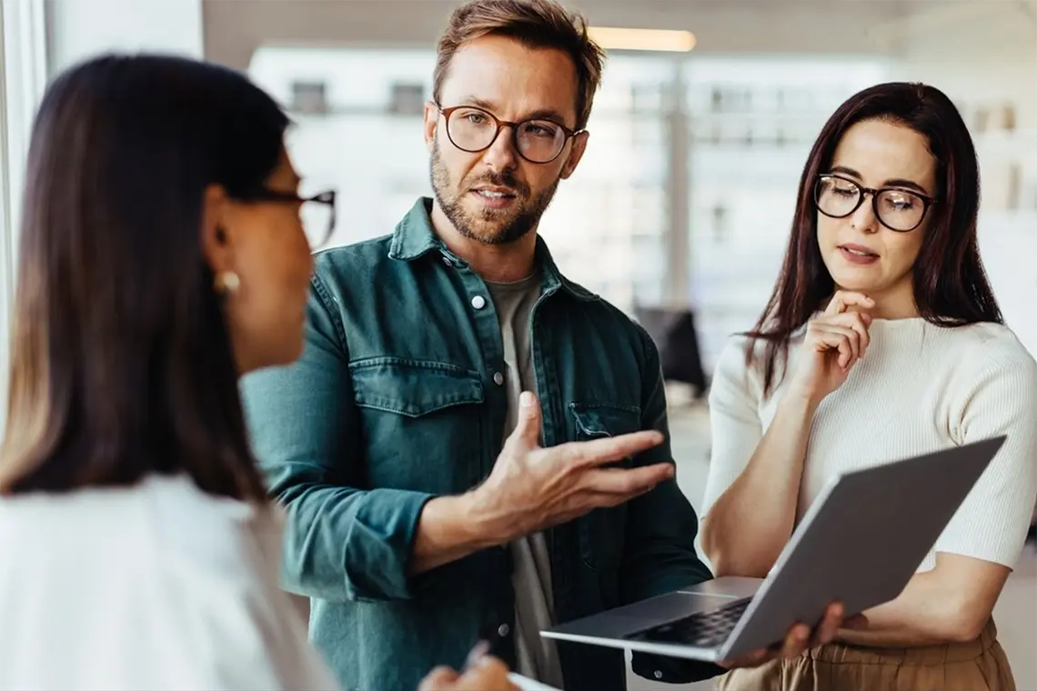 Técnicas avanzadas de optimización de contenido local Experto en SEO trabajando en la optimización de un sitio web para una audiencia local específica. Contenido para Plataformas Locales en Perú.