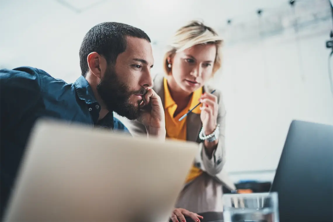 Imagen que muestra las claves para un diseño responsive y seo exitoso: flexibilidad, legibilidad y velocidad.