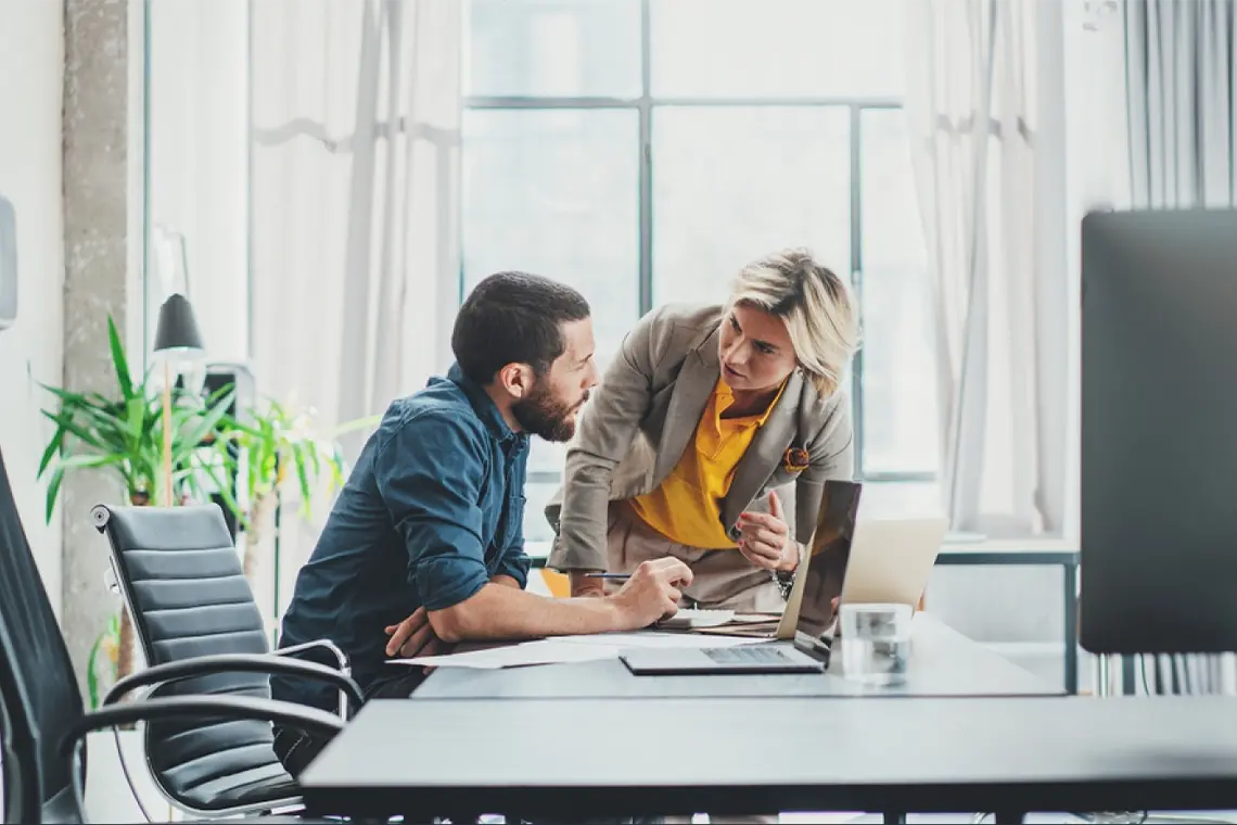 Gráfico que muestra la mejora en el posicionamiento en Google de un sitio web con diseño responsive y SEO.