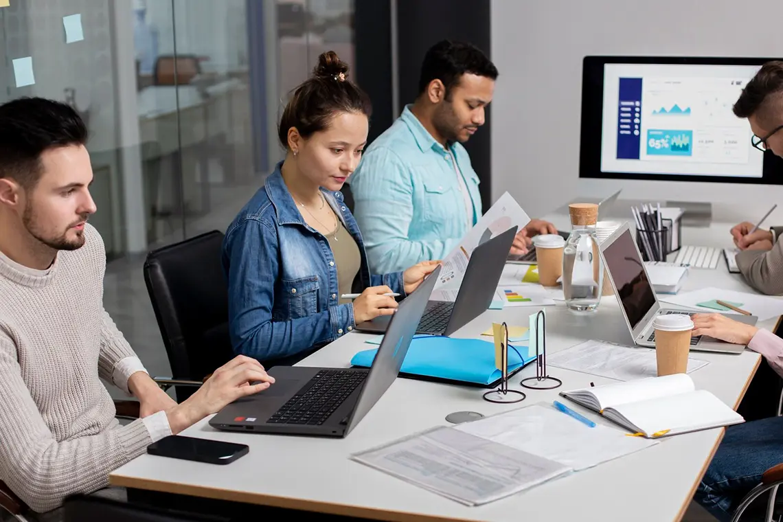 Servicios de Consultoría y Mantenimiento de WordPress por Ampay Digital Usuarios disfrutando de experiencias inolvidables con WordPress para crear sitios webs en Perú desarrollado por Ampay Digital.