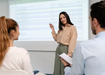 Imagen representativa de herramientas avanzadas de marketing digital que abren el camino hacia el éxito.