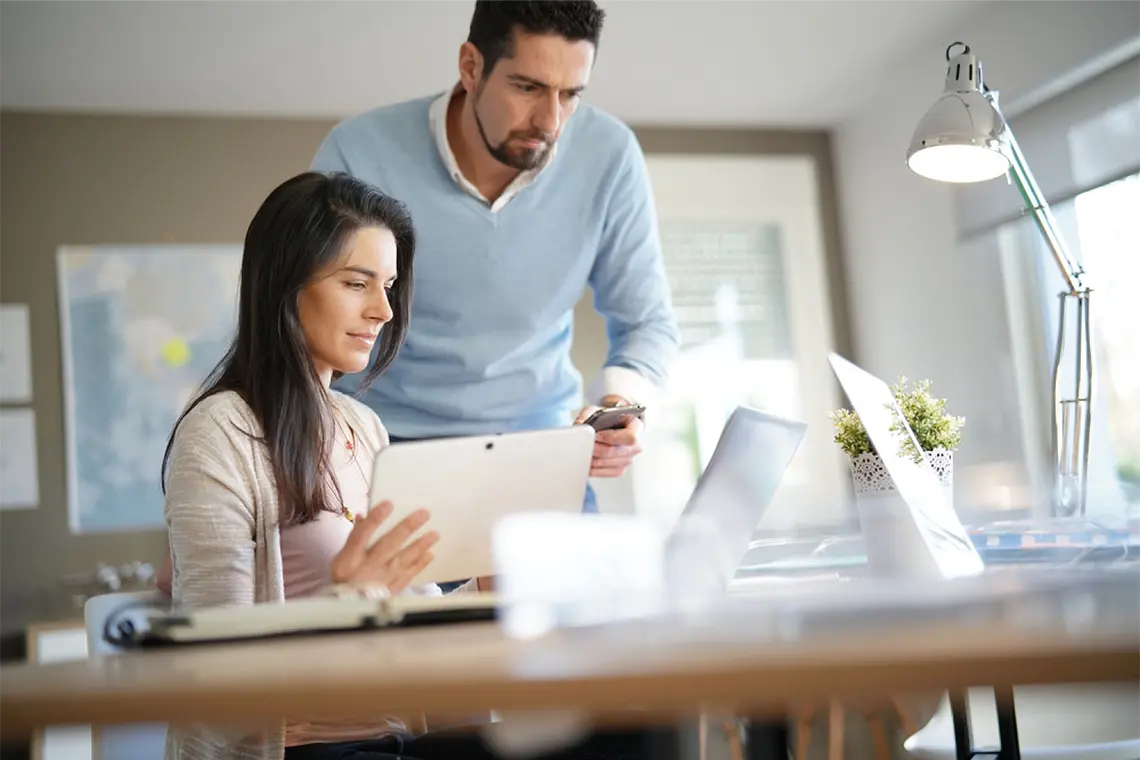 Herramientas de Medición de Velocidad de Carga Persona utilizando diferentes herramientas para medir la velocidad de carga de un sitio web peruano.