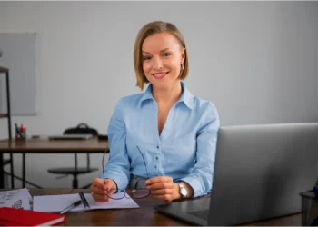 Mapa de Perú con indicadores de posicionamiento local para estrategias específicas para SEO local.